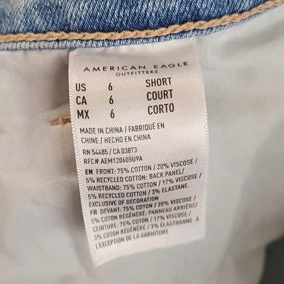 American Eagle Strigid Ripped Mom Jeans - Size 6 Short - Picture 11 of 12